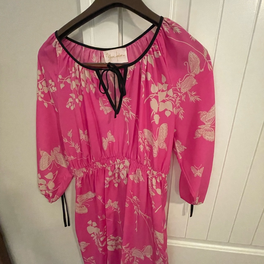 Super cute pink top or mini-dress